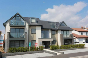 BOURNECOAST: MODERN FLAT WITH SEA VIEWS - FM6194